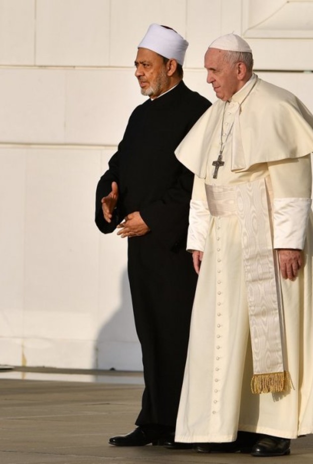 توقيع وثيقة الاخوة الانسانية بحضور شيخ الأزهر وبابا الفاتيكان