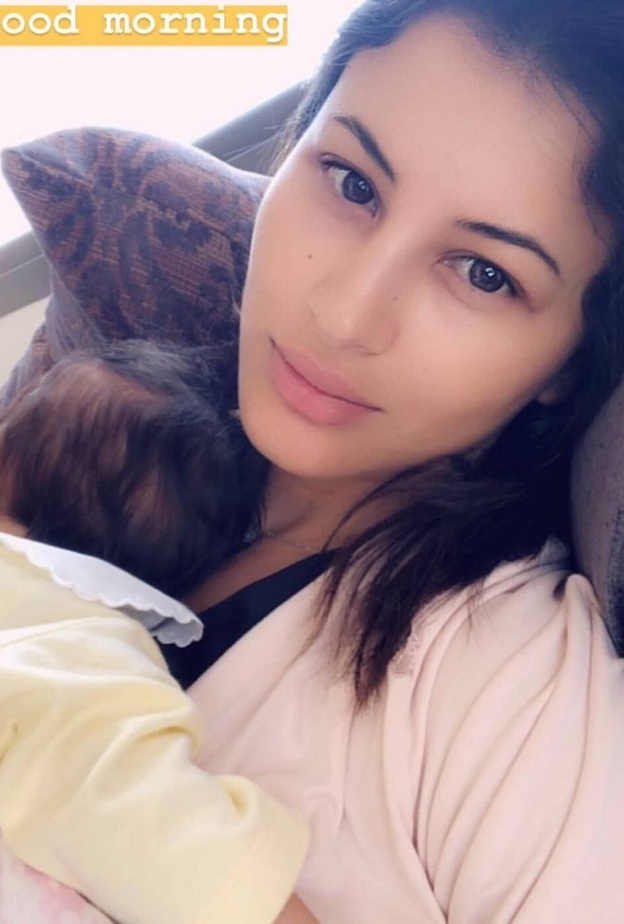 ريم السعيدي تمارس الرياضة مع طفلتها بيلا ماريا