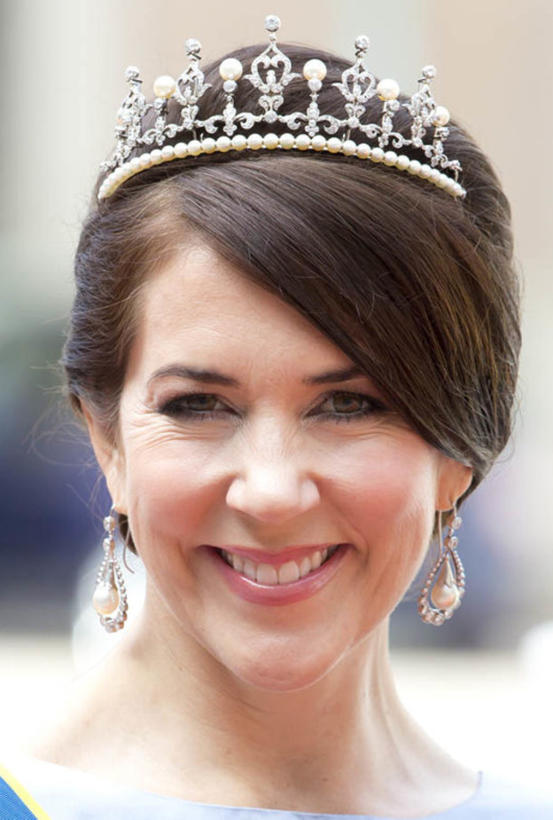  الأميرة ماري ترتدي تاج وقلادة Crown Princess Mary's Edwardian Tiara