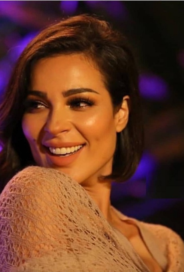 نادين نجيم تتلقى مفاجأة قبل عيد ميلادها