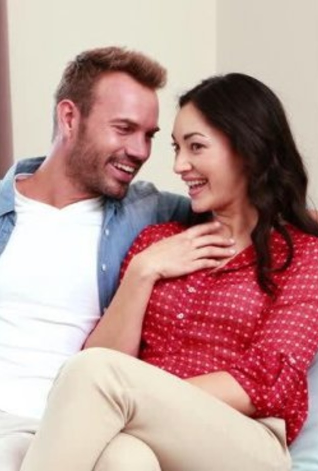 كيف تعرف المرأة أن زوجها يحبها بصدق