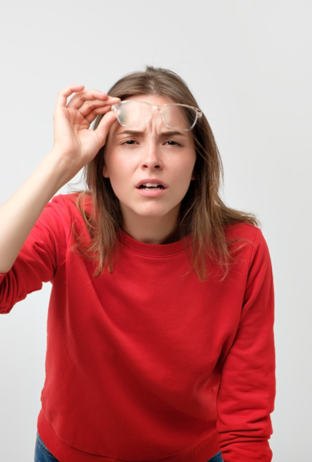 اعراض قصر البصر الشيخوخي وطرق علاجه