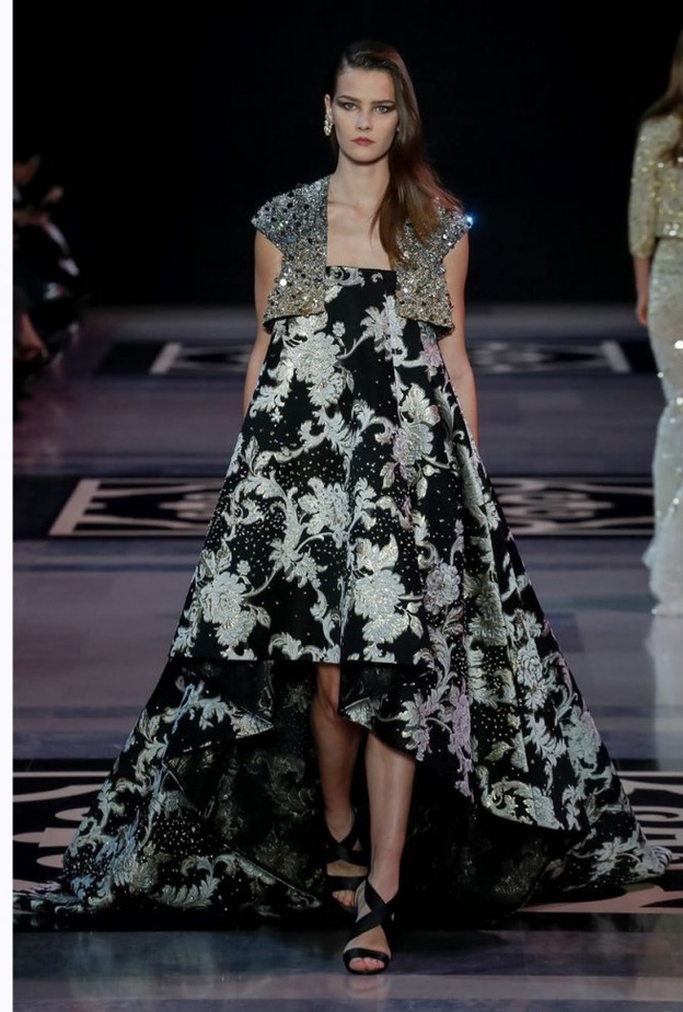 فساتين مزيّنة بالورود