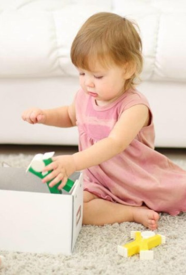 كيفية تحفيز الطفل على تنظيف مكانه