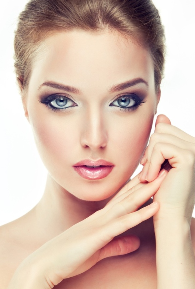 يمكنك اخفاء علامات التعب بالمكياج