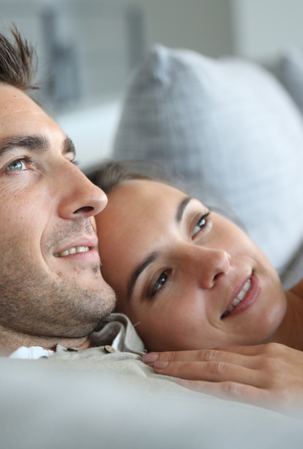 6 أمور تحبها الزوجة من الزوج وتسعد بها كثيرا  