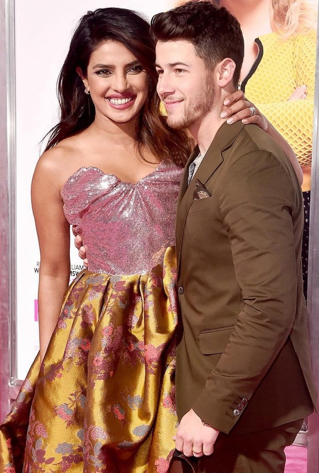 إطلالة الثنائي بريانكا شوبرا ونيك جوناس في العرض الأول لفيلم Isn't It Romantic