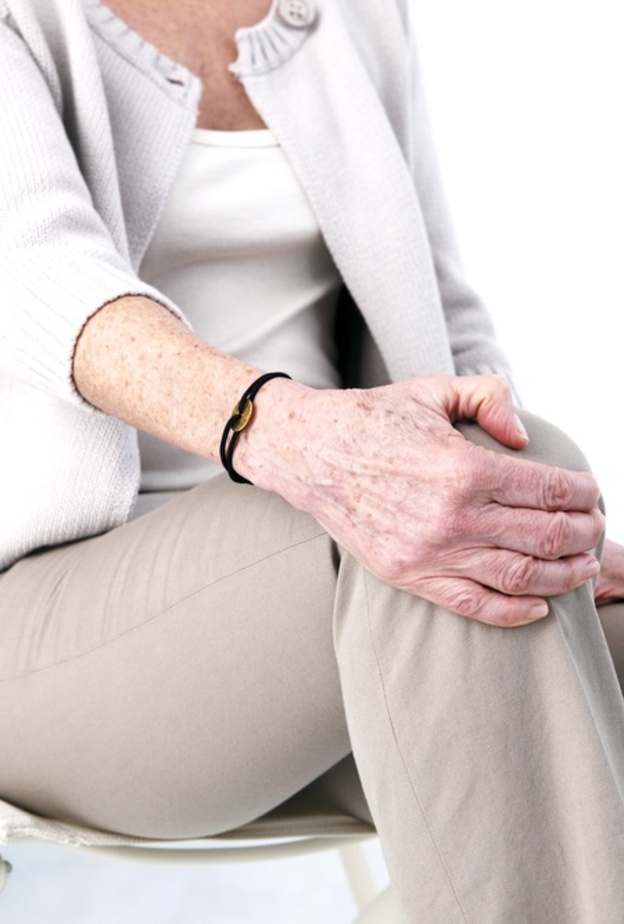 اعراض خشونة الركبة وطرق علاجها