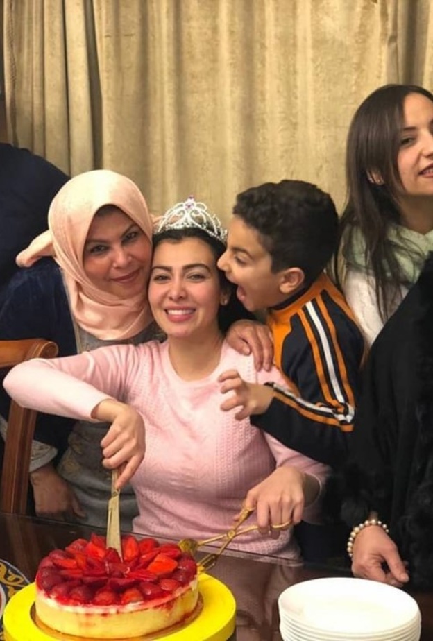 مريهان حسين مع اسرتها 
