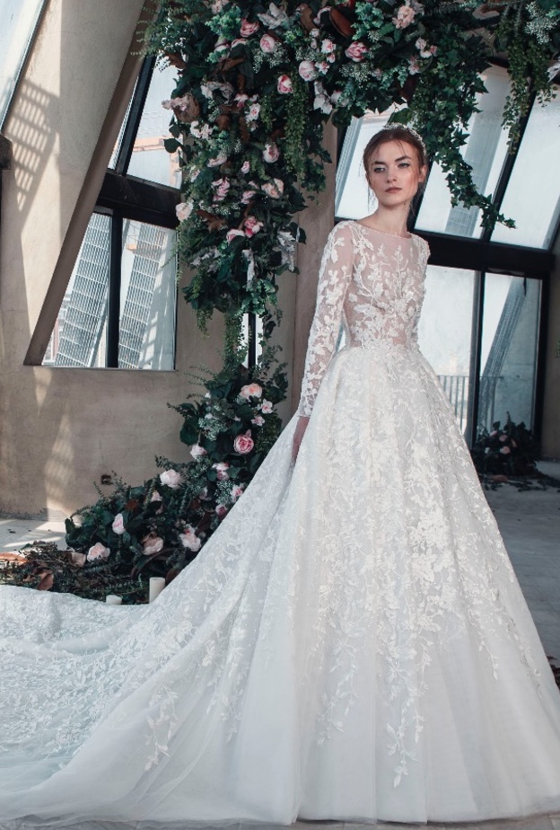  فستان من تصميم Romona Keveza