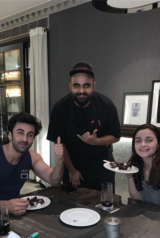  عليا بهات ورانبير كابور يحتفلان بيوم الحب بعشاء هادئ