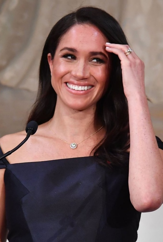 ما الهدية التي قدمتها ميغان للعاملين في القصر؟