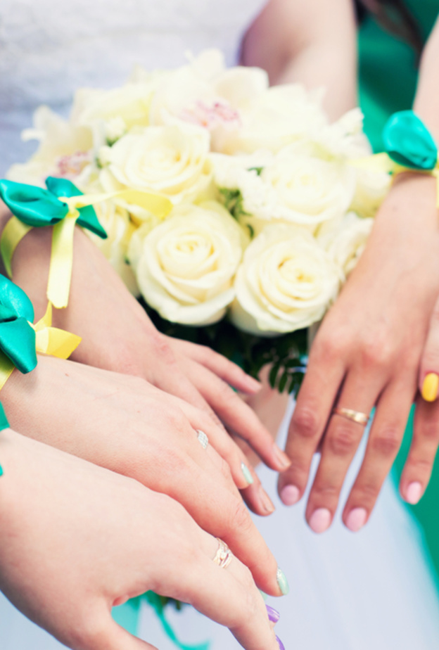 الوان اساور الوصيفات يجب ان تتناسق مع الديكور العام