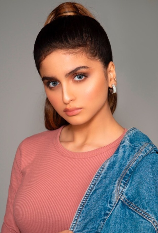 حلا الترك تبدأ برنامجها