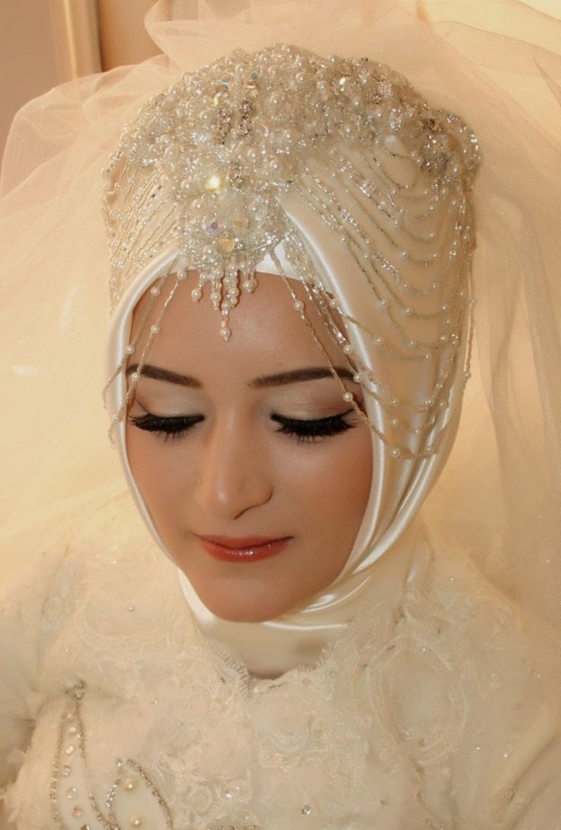 حولي طرحة الزفاف إلى قطع اكسسوار رائعة تزينين بها الحجاب