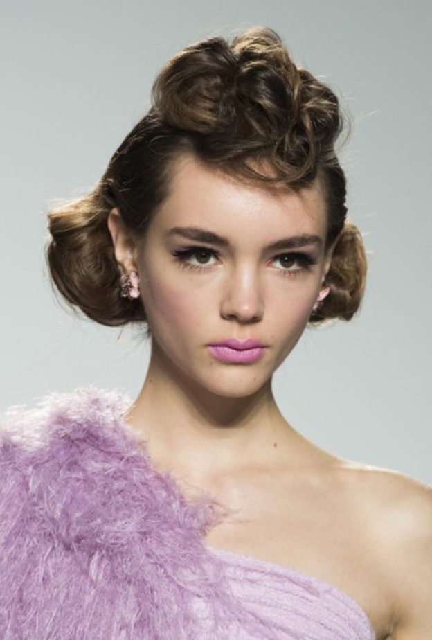  تسريحات شعر جريئة مع الغرة العالية والأمامية من دار Mark Fast