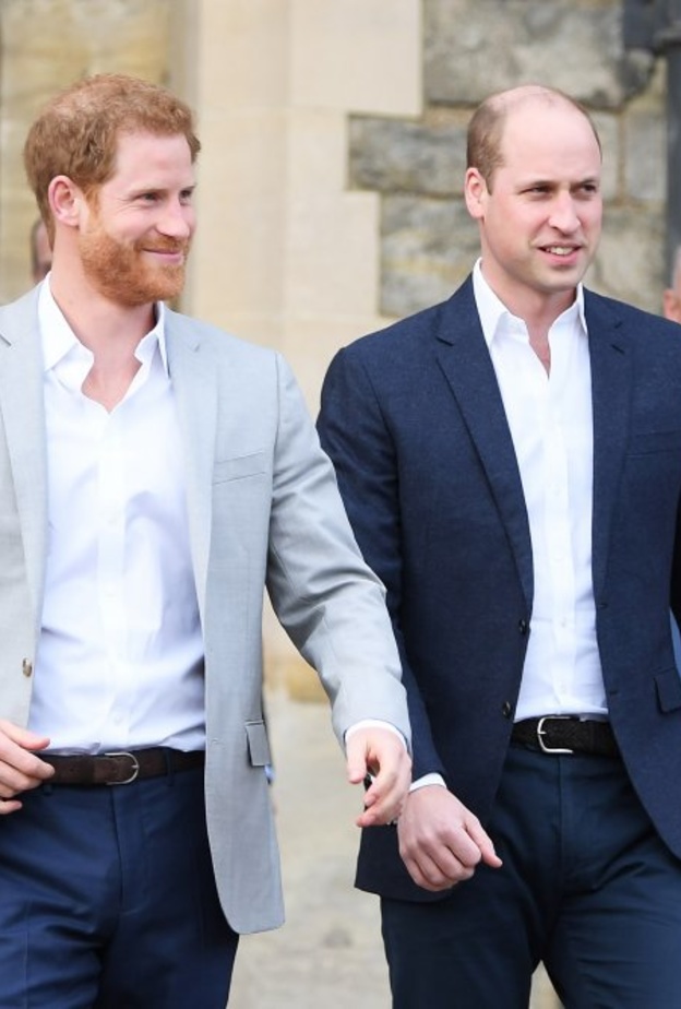 توقف الأمير وليام والأمير هاري عن ارتداء ربطات العنق رغم اعتراض الملكة