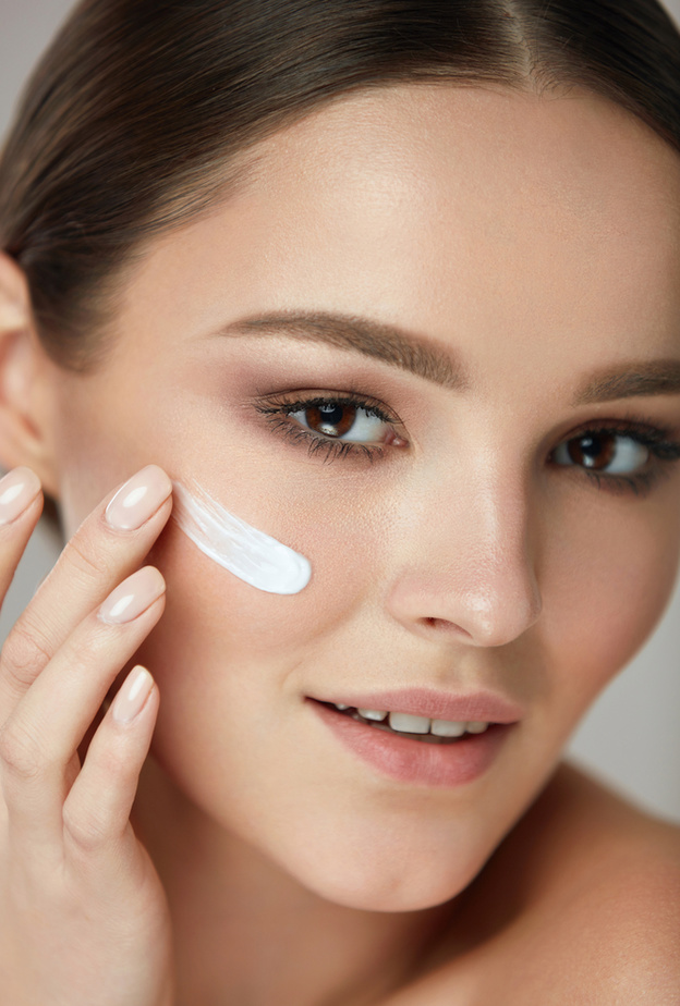 تعرفي على الفرق بين البرايمر وكريم الاساس