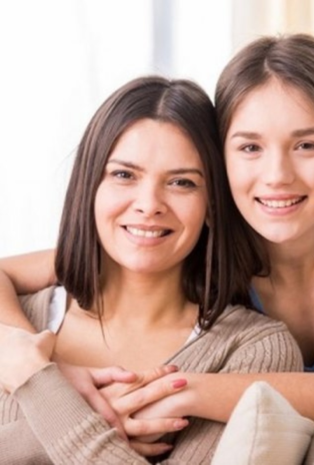 5 نصائح هامة للأم لكسب صداقة ابنتها