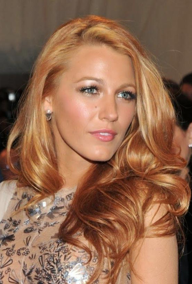 جربي الشعر الأشقر بدرجات الفراولة