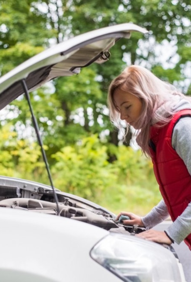 10 دلائل تشير إلى أن سيارتك بحاجة لتغيير الزيت فورا