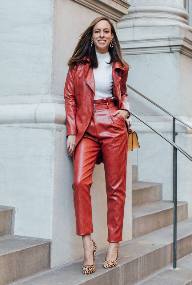 اختاري الجلد بدرجات فاتحة لاطلالات ربيعية مميزة