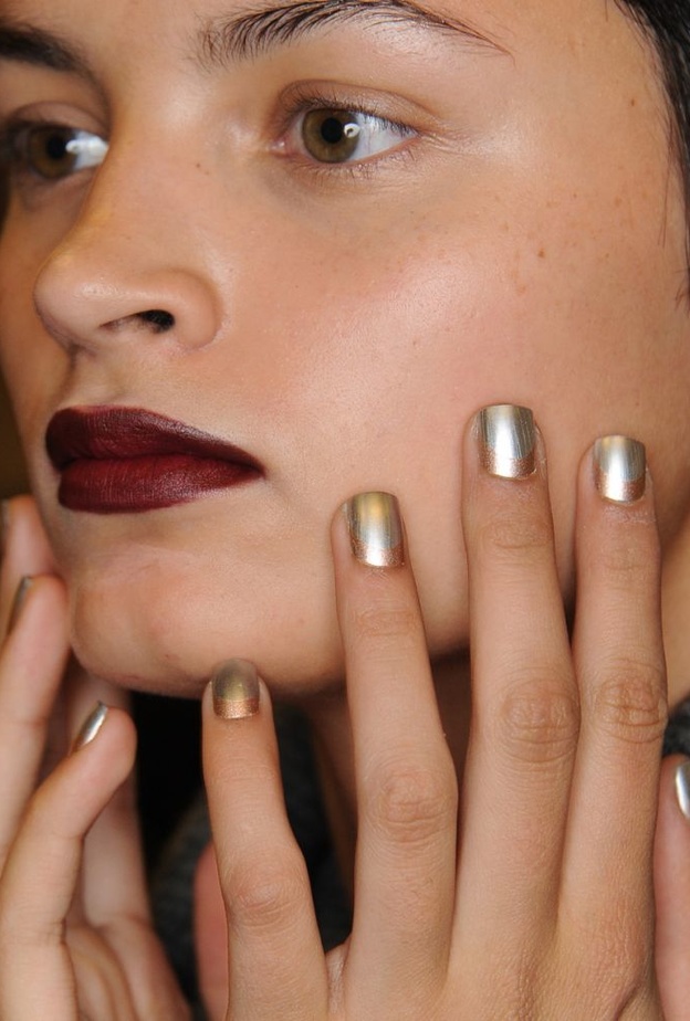 ألوان طلاء أظافر مميزة للبشرة السمراء