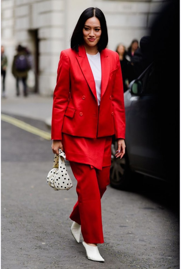 كنزات كاجوال مع الشعارات العصرية