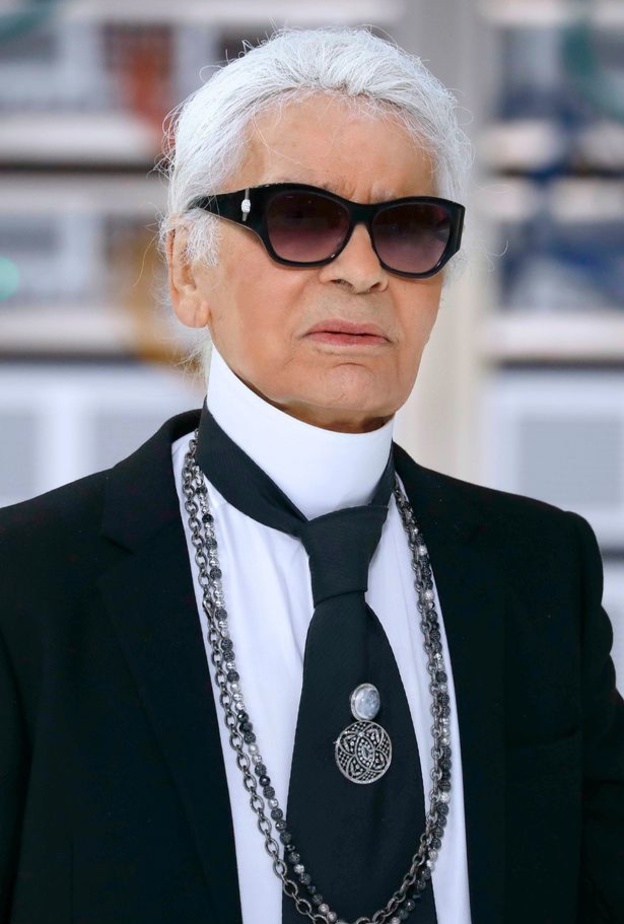 وفاة karl lagerfeld المصمم العالمي لماركة chanel عن عمر 85 عاما