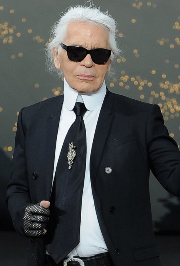 مصمم الأزياء الراحل كارل لاغيرفيلد