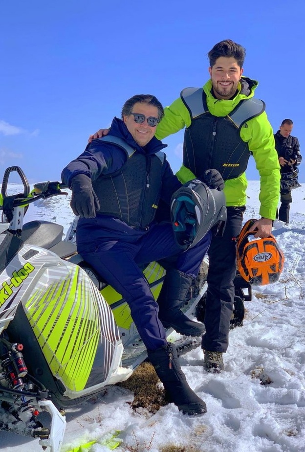 راغب علامة وابنه خالد يستمتعان بوقتهما على قمم لبنان الجبلية