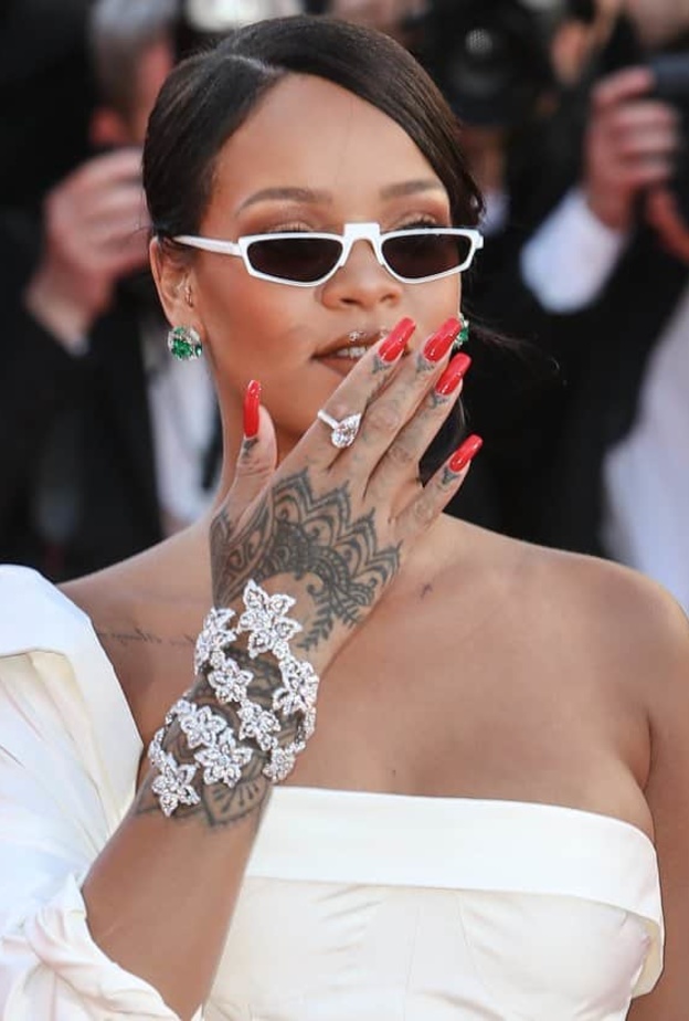  مجوهرات ريهانا أقراط من بولغاري Bulgari