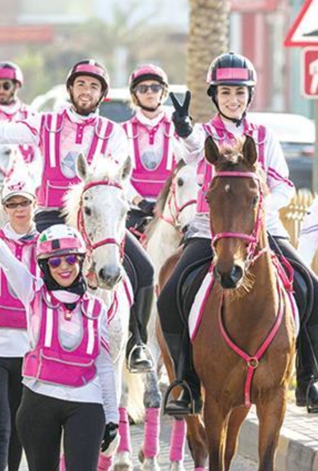 مسيرة فرسان القافلة الوردية