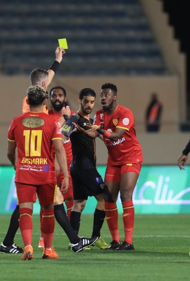 الشباب يهزم القادسية