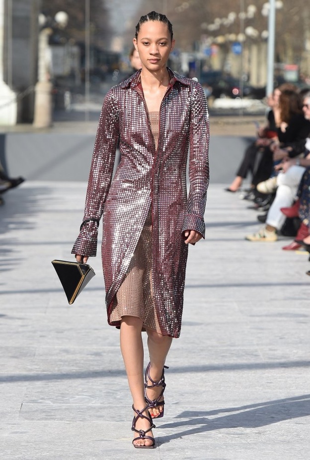 استوحي إطلالتك العرية من هذه القطع