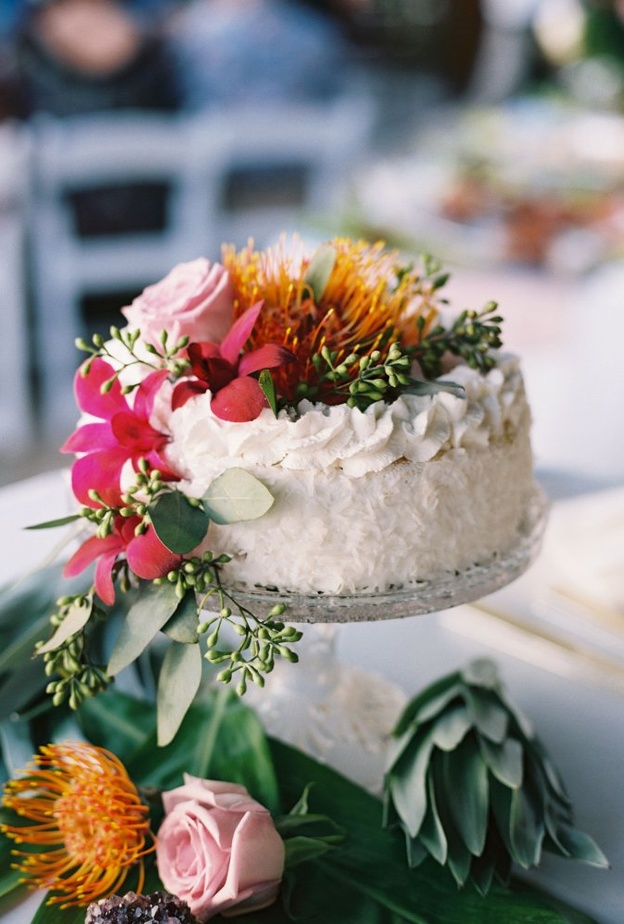 كعكة زفاف ملونة تناسب الربيع والصيف