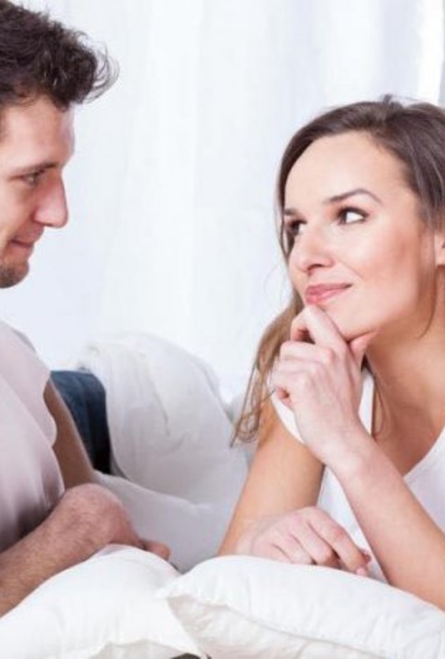 لماذا يفضّل الرجل إخفاء مشاعره تجاه زوجته حتى لو كانت قوية 