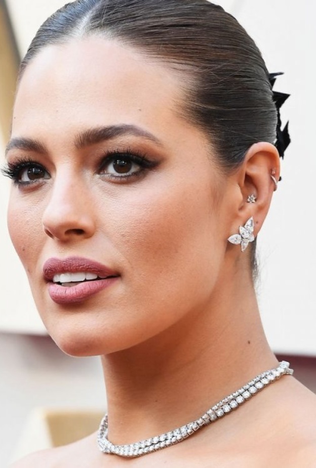 إطلالة جمالية بسيطة لأيرينا شايك