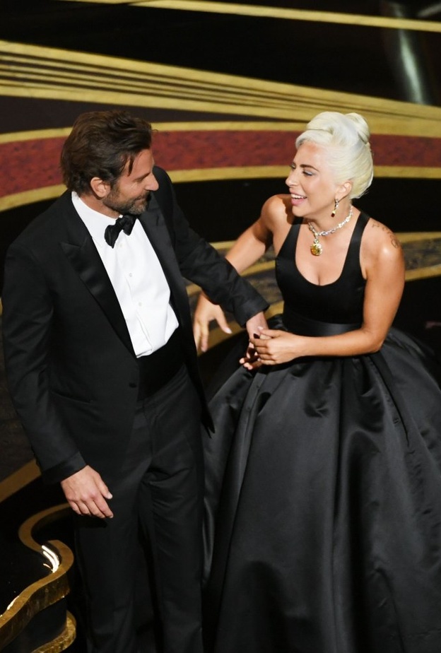 ليدي غاغا وبرادلي كوبر shallow على مسرح الأوسكار