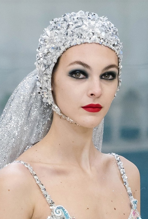  احدث الوان مكياج عرايس ربيع 2019 من شانيل