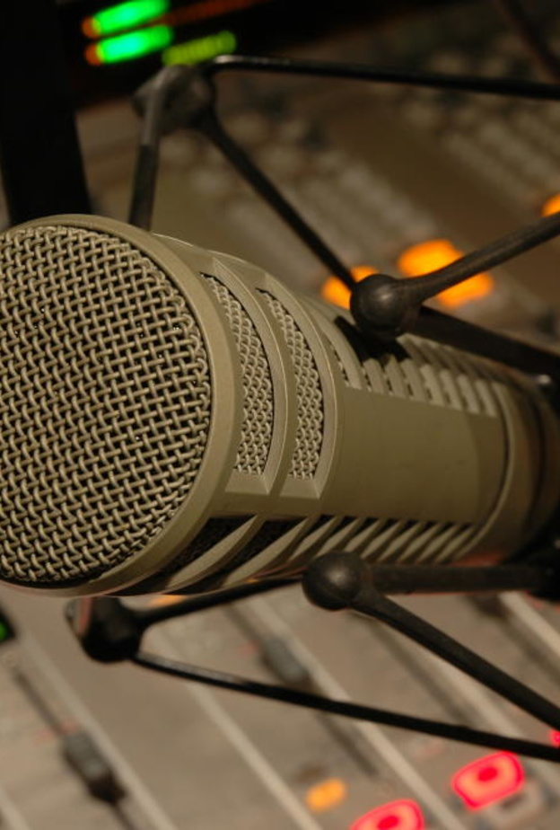 هيلة الفراج أول معلقة رياضية سعودية لمباريات كرة القدم