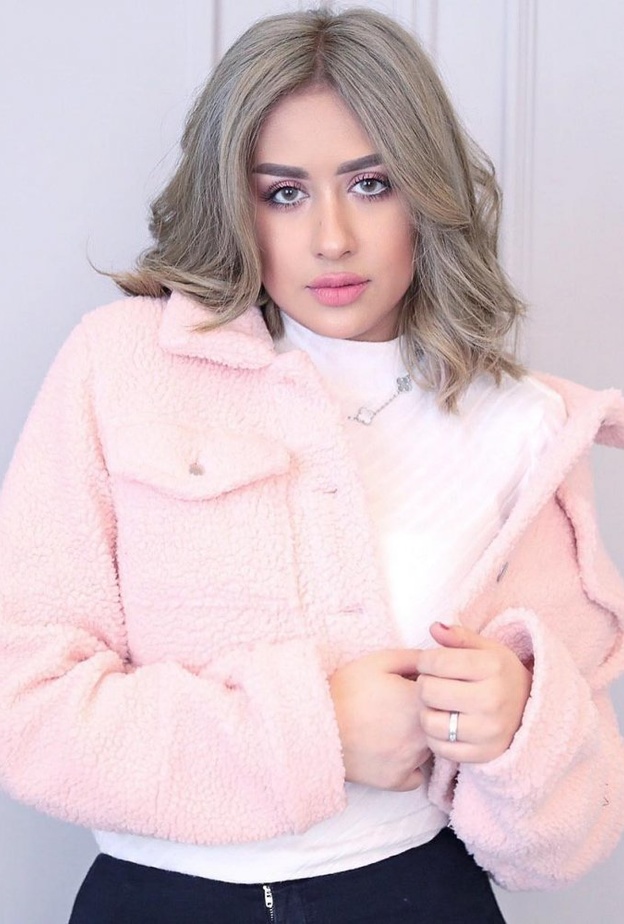 فرح الهادي تتلقي الانتقادات بعد تغيير لون شعرها