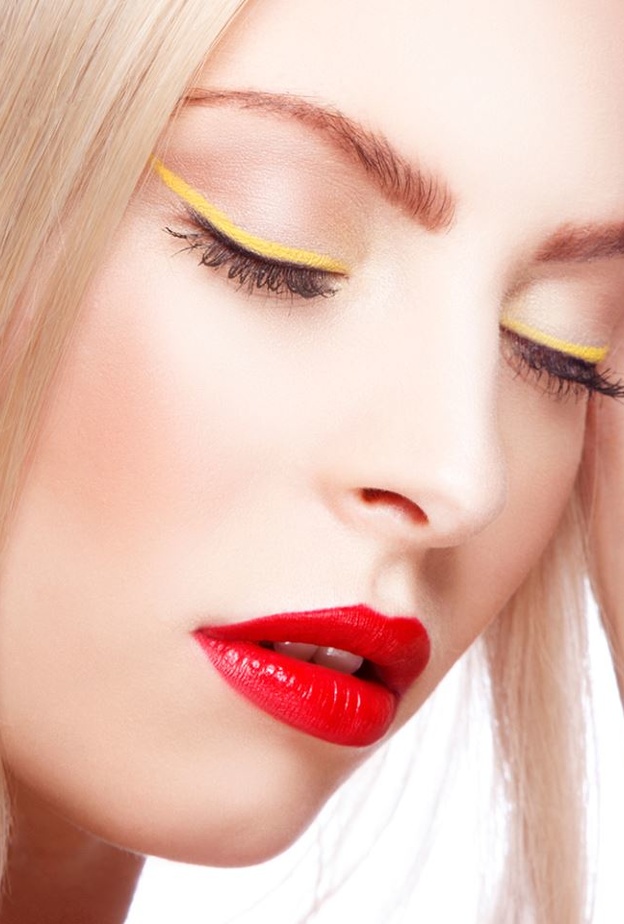 أجمل طرق وضع الآيلاينر الليموني