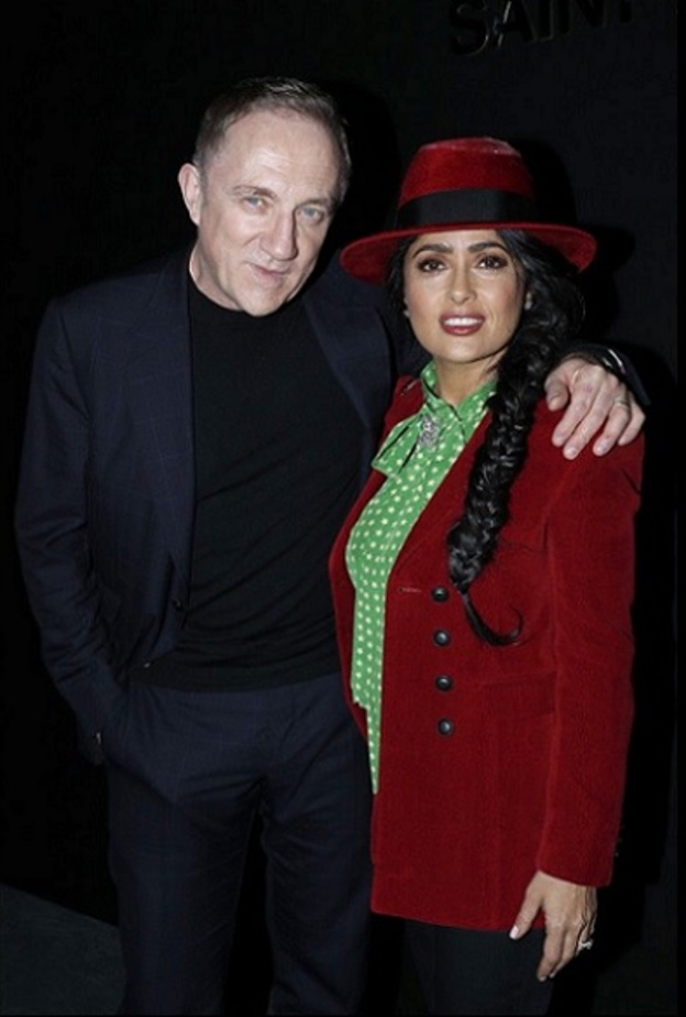 سلمى حايك وزوجها  فرانسوا بينولت أثناء حضورهما عرض سان لوران أمس في باريس