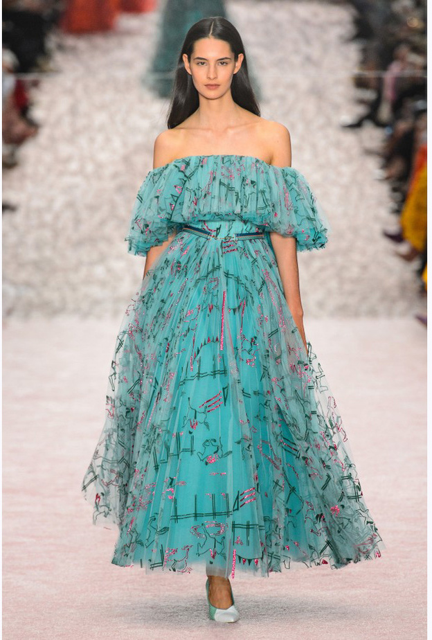 الملابس الفضفاضة أحدث موضة في ربيع 2019 من Dolce & Gabbana