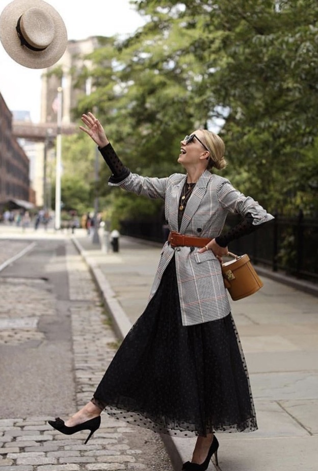 اختيار معطف بليزر بنقش الكاروه الملون