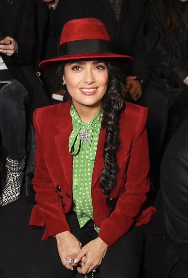 ستايل سلمى حايك بالقبعة