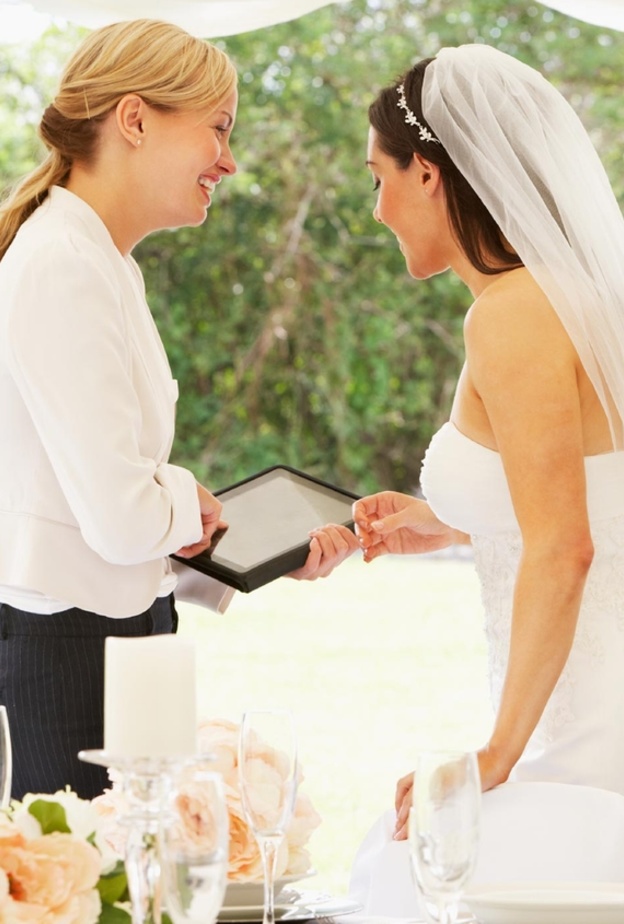 تأكدي من دفع كافة مصاريف الزفاف قبل الذهاب في رحلة شهر العسل