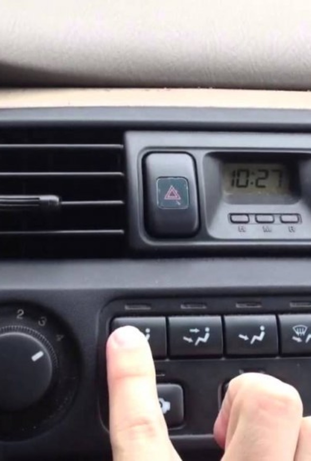 ابدئي في تنظيف الفلتر من الشوائب والأتربة العالقة فيه