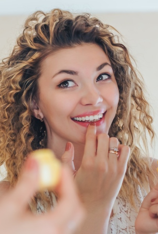 استخدمي سكراب السكر مع احد الزيوت الطبيعية